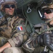 L'armée française ne peut plus répondre aux exigences de Bercy, Hollande intervient