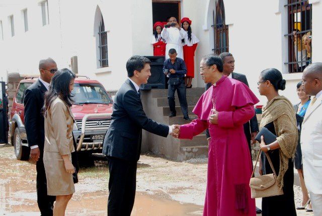 19 décembre 2010. Inauguration de l'église Santa Stefana incendiée en juin. La reconstruction a été prise en charge par le couple Mialy et Andry Rajoelina.