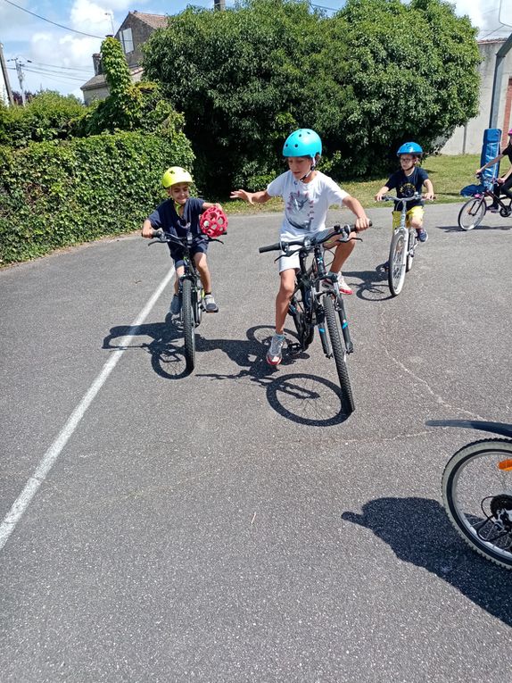 Quelques photos de nos entraînements vélos au stade avant nos exploits sur le bord du canal !