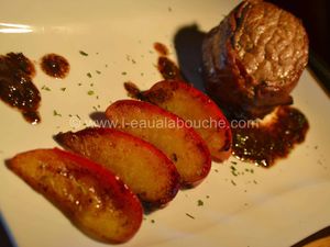 Tournedos à la Pancetta &amp; Pommes Rôties Flambé au Calvados