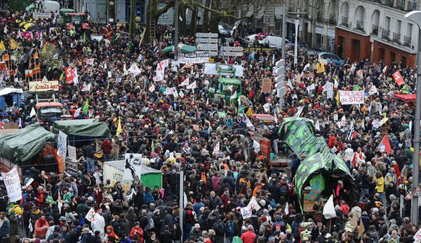 Manifestation de Nantes : des casseurs, mais aussi des tracteurs