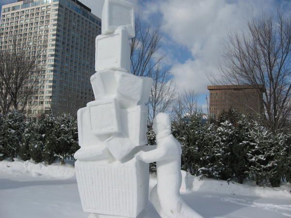 Photos de qu&eacute;bec, m&eacute;langeant le carnaval et des vues de la ville sous un voile hivernal.