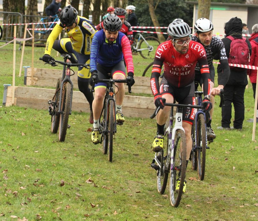 Album photos du championnat régional  UFOLEP de cyclo-cross à Voves (28)