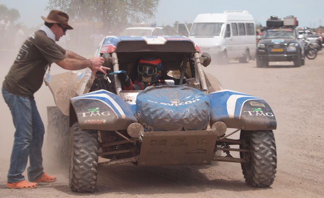 EMILIANO Y SU GRAN DESAFIO EN EL DAKAR, ARGENTINA- CHILE 2011. 
LO HIZO Y DIO LA VUELTA