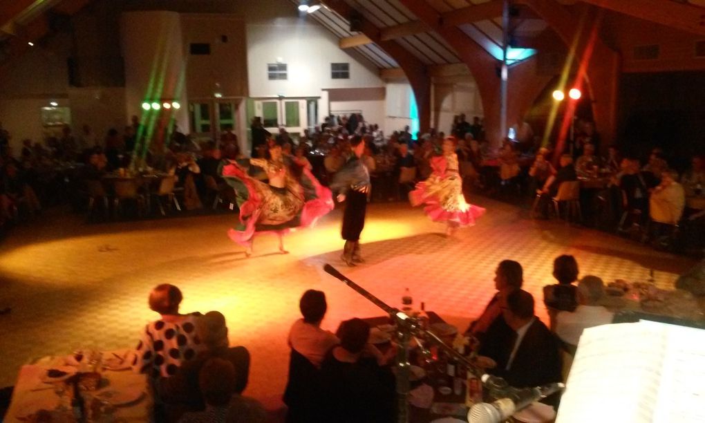 Très belle ambiance lors de la soirée Russe organisée par "Musica Danse" Ecole Scherzo de Trouy, avec l'ensemble Yulishka (Bourges) et les Ballets du Prince Igor (Paris) 