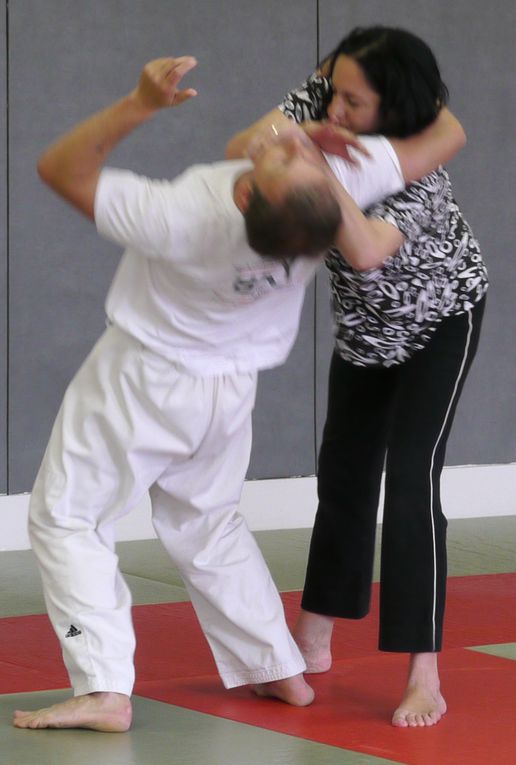 Self défense jujitsu, idéal pour self-défense pour les femmes! Jeunes ou un peu moins jeunes