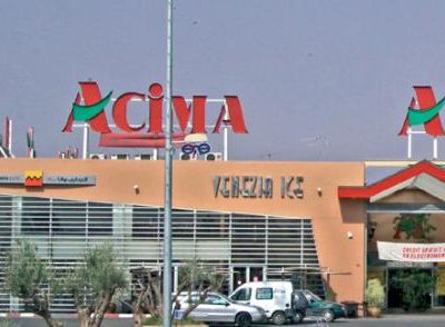 Acima : Un 1er magasin premium à "Bouskoura Golf City"