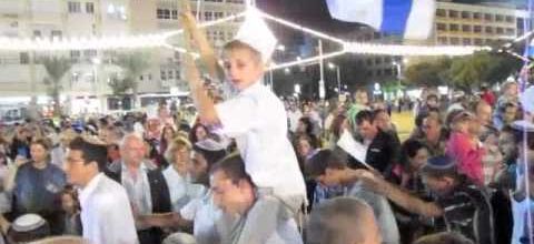 Les fêtes de Tichri se terminent par une superbe fête joyeuse  : Sim'hat Tora