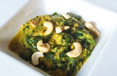 Dahl de lentilles corail, épinards et lait de coco