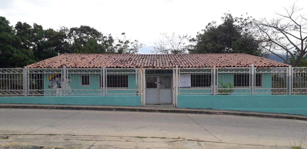 Vecinos acuden a la autogestión para mejorar condiciones de las escuelas en Naguanagua