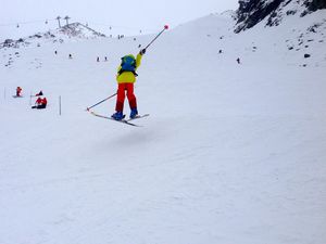 Tim et Max dans la pente et les barres rocheuses