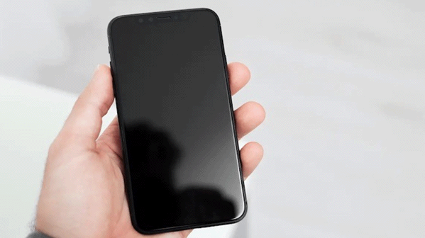 Comment régler le problème de l'iPhone 12 Mini bloqué sur un écran noir ? -  Tech Lab
