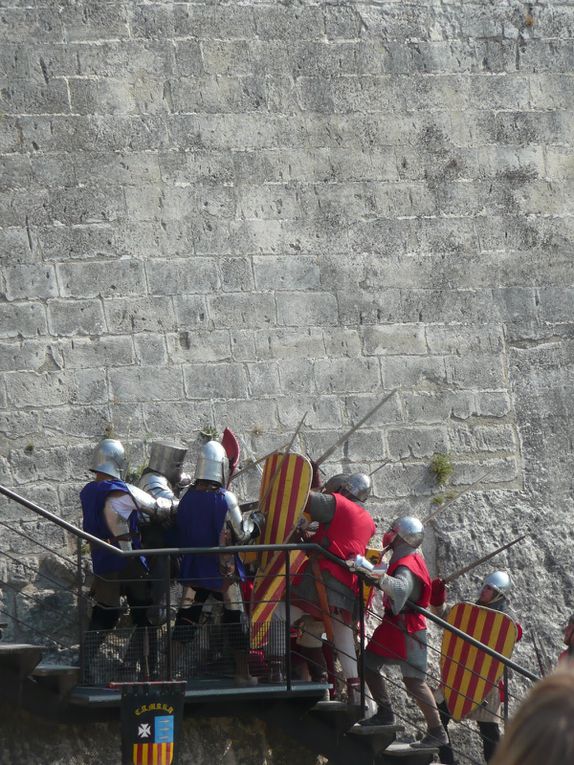 Fête médiévale des Baux de Provence 2009, participation de la Guerre des Couronnes à l'assaut du château des Baux