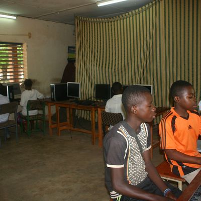 Des ordinateurs pour le Lycée Provincial de Boromo