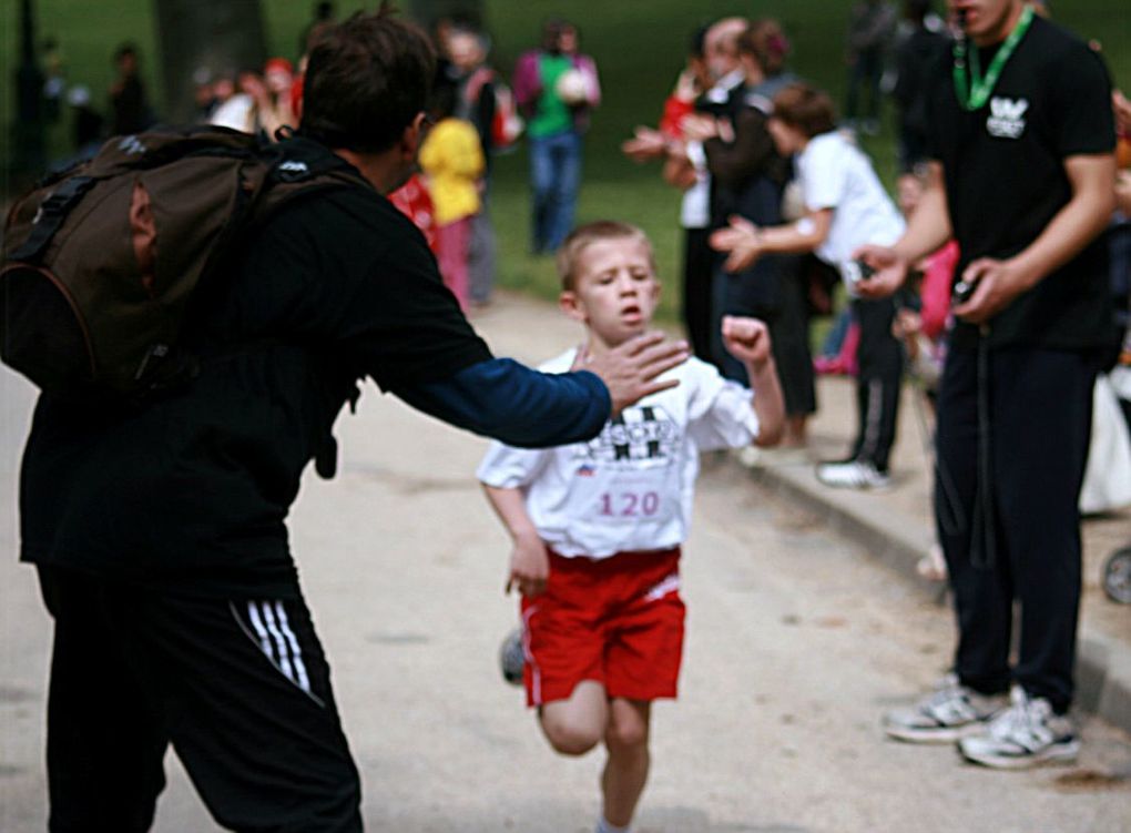 Retour en images sur la 19ème édition de ce rendez-vous désormais incontournable pour tous les sportifs du XIXème arrondissement.             20ème anniversaire du Tour des Buttes-Chaumont: dimanche 17 mai 2009