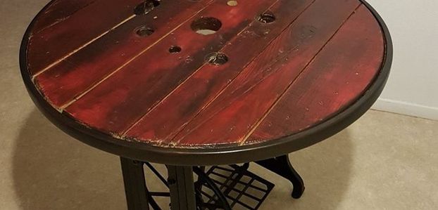 Table plateau touret et base en fonte de machine à coudre ancienne style industriel