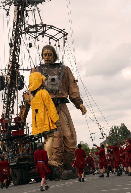 Album - Royal de Luxe Nantes 2009 Geante et Scaphandrier samedi 02