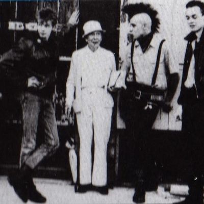 blank ss, un groupe punk français formé au début des années 1980 à saint-étienne composé de laurent et philippe avec bassiste et batteur