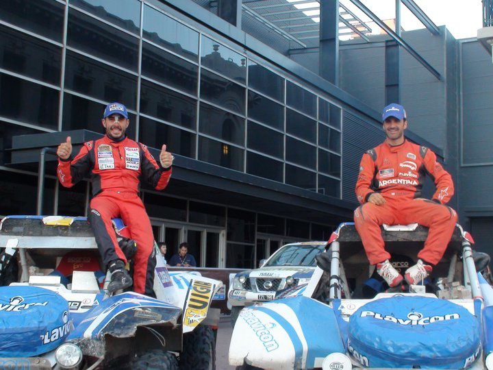 EMILIANO Y SU GRAN DESAFIO EN EL DAKAR, ARGENTINA- CHILE 2011. 
LO HIZO Y DIO LA VUELTA