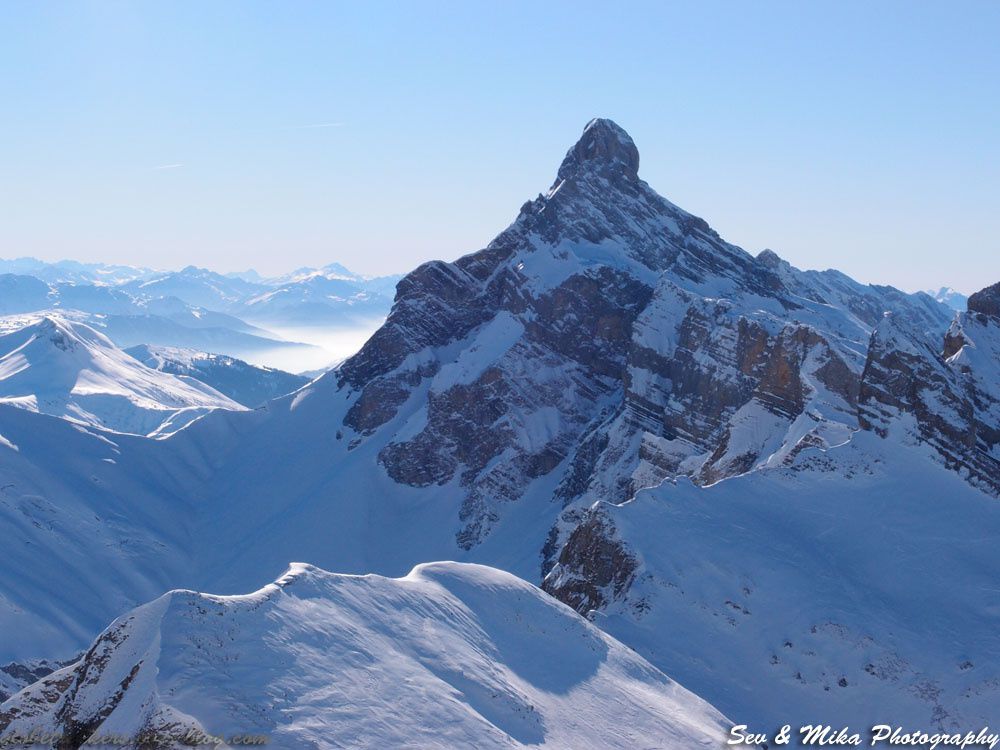 Ski en Aravis le 14 et 15 Janvier 2012
Camp de base au Reposoir, lieu dit Les Frasses dans une chambre d'hôte forte acceuillante avec approvisionnement en Reblochon à la ferme à côté!