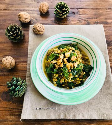 zuppa di orzo e lenticchie con noci e spinaci 