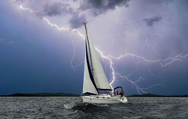 Lightning and boating 1/5: How does lightning happen?