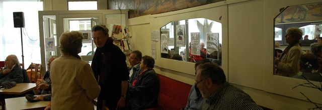 Le sujet était attrayant et la quarantaine de personnes présentes n'ont pas été déçues par la très belle conférence de Marie-Christine Mourier ce samedi après-midi chez Paroles d'Hucbald!  Ces deux grands auteurs Aragon et Simon ont réussi à nous faire partager leurs émotions de cette guerre en mai 40; dire l'indicible, c'est ce qu'ils ont réussi! Et Marie-Christine nous l'a raconté avec talent! E