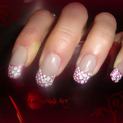 Nail art french rouge (ou fuschia lol ) + fleurs blanches