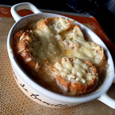 Soupe à l'Oignon gratinée au Champagne