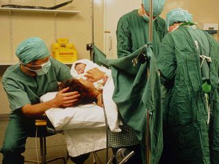 Come avviene il parto cesareo