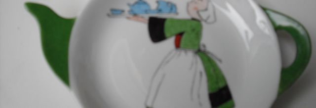 Bécassine nous sert le thé!!!