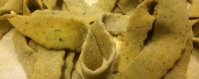 Come fare le pappardelle alle foglie di sedano