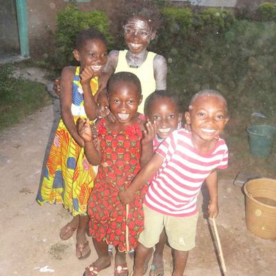 Afrique entre misère et sourires