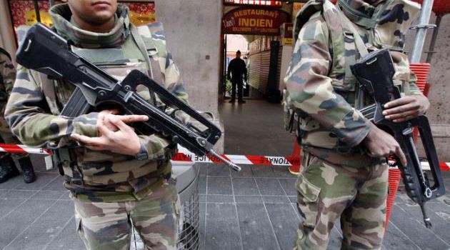 Militaires attaqués à Nice : un « terrorisme en libre-accès » pour Cazeneuve