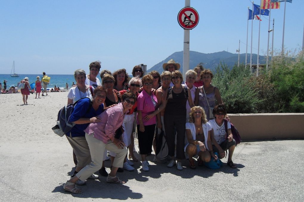 L'Oustaou aux Sablettes: les pieds (seulement!) sous la table!