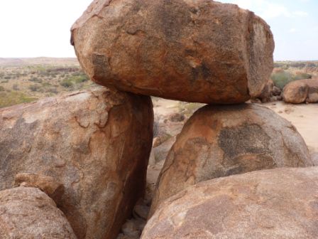 Au milieu du désert australien, y'en a des trucs bizarre dans ce désert!