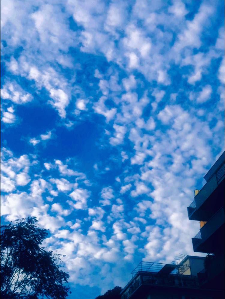 Cielo con contrasto di nubi sparato (foto di Maurizio Crispi)