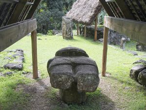 Sur ce site on peut découvrir le plus grand des Tikis découvert à ce jour