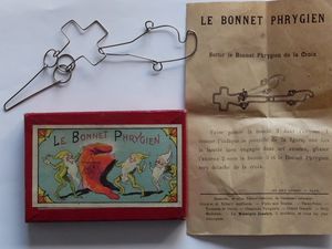 la bague prisonnière, le bonnet phrygien