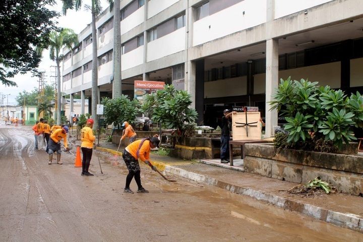 Vecinos de Valencia destacan activación oportuna del dispositivo de atención a familias afectadas por lluvias (+Fotos)