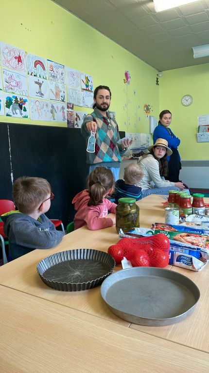 jeudi à la MJC nous avons accueilli Malika et Adriano qui ont partagé avec nous leurs culture, traditions et recettes. Tout au long de la semaine, les petits ont voyagé autour du monde à travers le voyage de P'tit loup.en passant par Paris, le Brésil, le Canada, l'Italie, et pour finir aujourd'hui, l'Egypte.  Bonne rentrée à tous, passez un agréable week-end