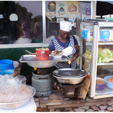 Les vendeurs de produits alimentaires du Ghana espèrent que le niébé GM fera baisser les prix