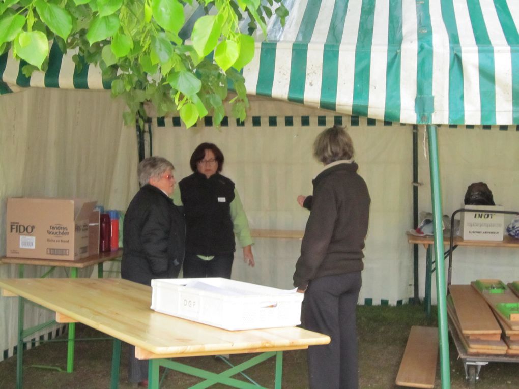 quelques clichés de notre 1er vide-grenier