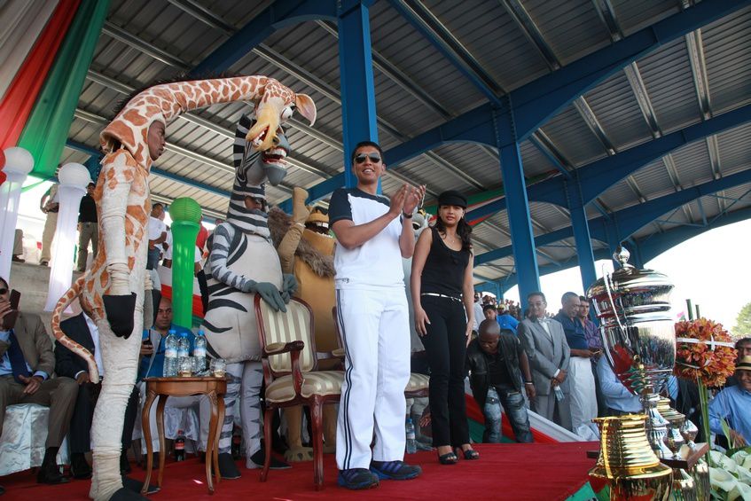 Inauguration du Kianja (Stade) Makis de Madagascar, à Andohatapenaka, par le Président Andry Rajoelina. 3ème partie. Photos: Harilala Randrianarison