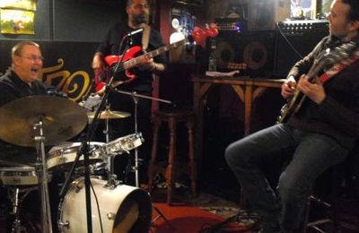 jean Claude sérafin, un batteur nivernais qui faisait partie du trio alipsir qui aime mélanger les genres