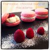 Macarons framboise, chocolat blanc et macadamia