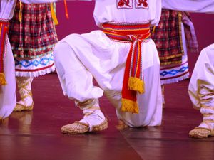 La danse folklorique aux souliers d'osier Ukraine