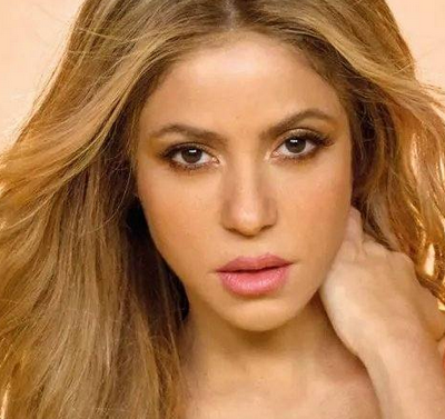 Honey Kiss : la nouvelle eau de toilette exquise de Shakira. 