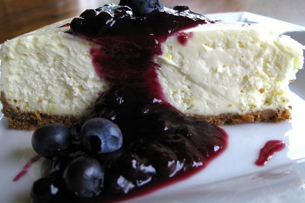 Gâteau au fromage et sa sauce aux bleuets