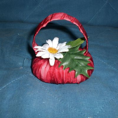 Jolie décoration rouge pour la salle de bain